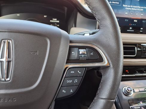 Used 2022 Lincoln Nautilus FWD image 24