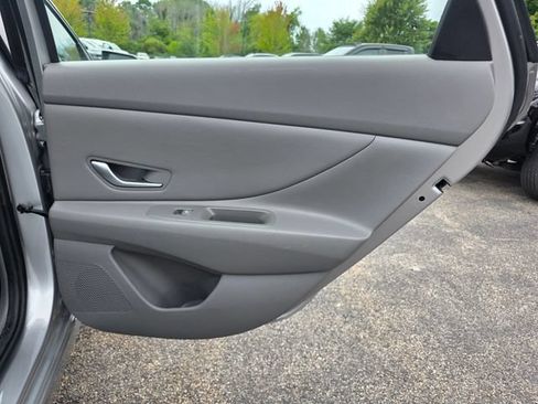 Used 2023 Hyundai Elantra SEL w/ Convenience Package FWD image 12