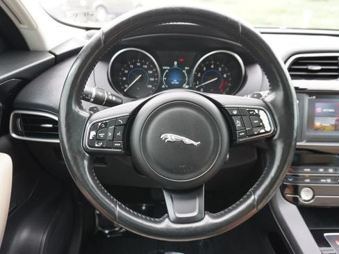 Used 2017 Jaguar F-PACE Premium AWD/4WD image 22