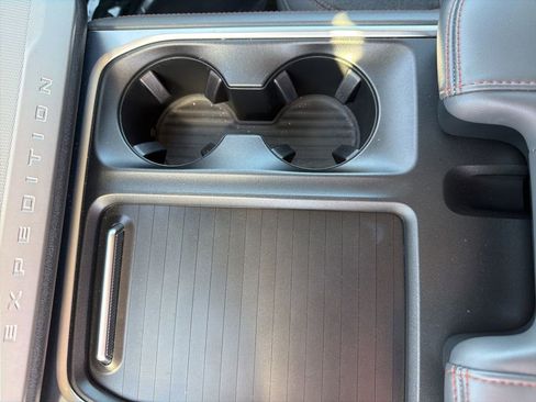 Used 2025 Ford Expedition Active image 16