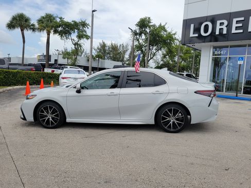Used 2024 Toyota Camry SE w/ Cold Weather Package FWD image 8