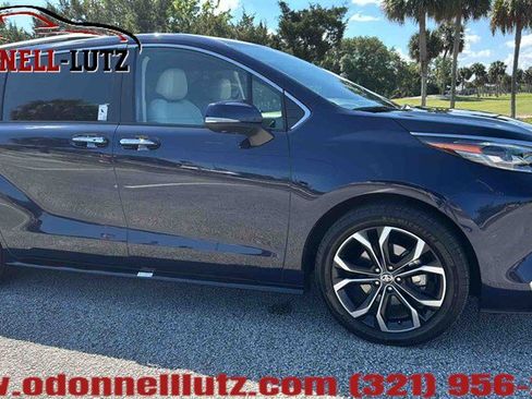 Used 2025 Toyota Sienna Platinum image 7