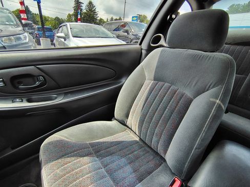 Used 2003 Chevrolet Monte Carlo SS w/ Mirror Group FWD image 17