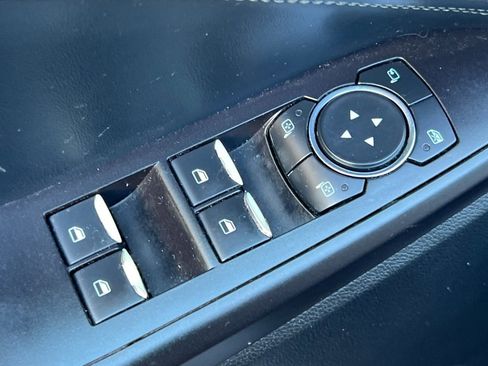 Used 2020 Ford Explorer Limited image 12