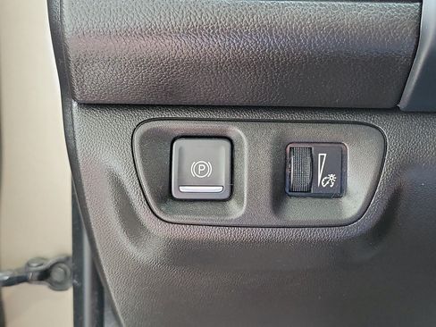 Used 2023 GMC Acadia SLE FWD image 16