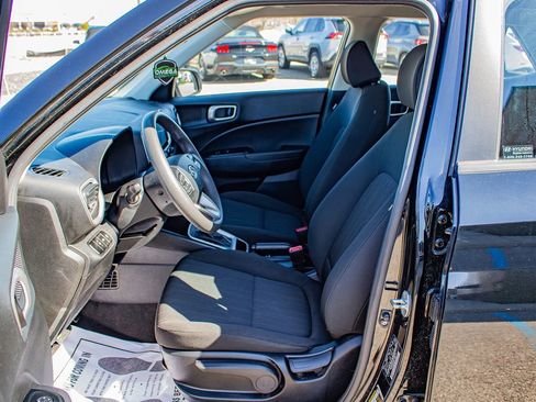 Used 2022 Hyundai Venue SE image 12