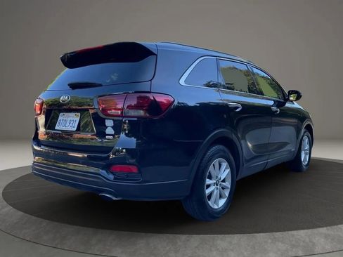 Used 2019 Kia Sorento LX w/ LX Convenience Package image 9