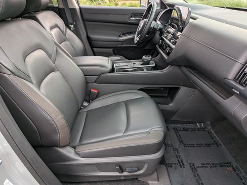 Used 2022 Nissan Pathfinder SL FWD image 28