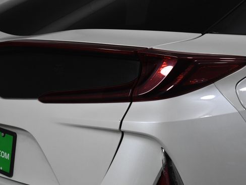 Used 2017 Toyota Prius Prime Advanced image 31