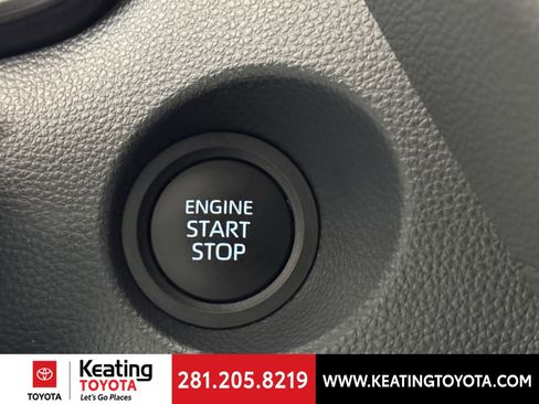 Certified 2025 Toyota Corolla Cross XLE image 29