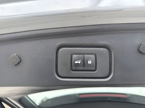 Used 2024 Nissan Pathfinder Platinum image 32