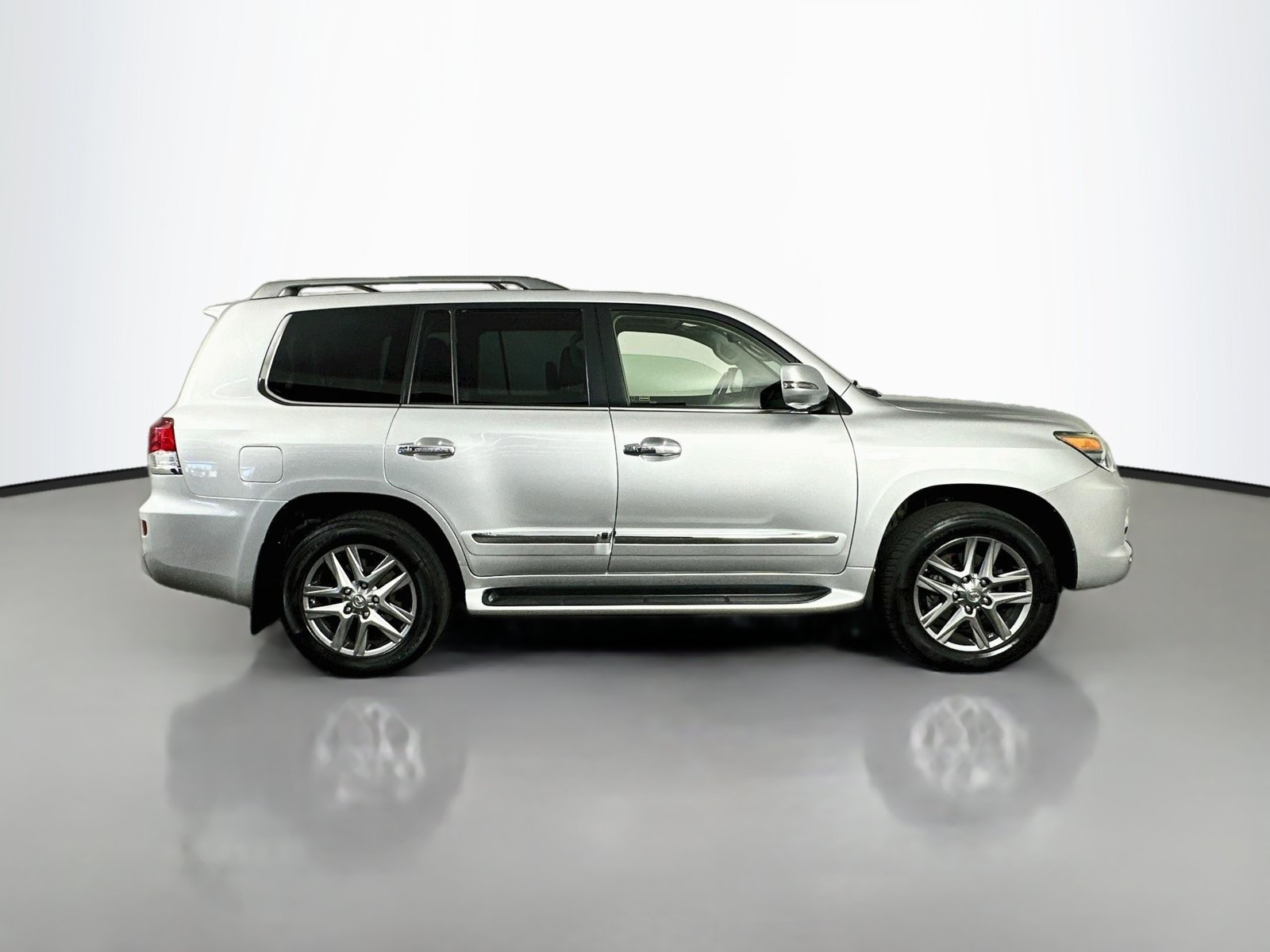 Used 2013 Lexus LX 570 4WD w/ Luxury Pkg image 8