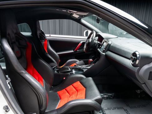 Used 2020 Nissan GT-R Premium image 4