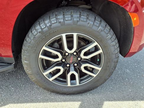 Used 2022 GMC Yukon AT4 w/ Technology Package AWD/4WD image 13