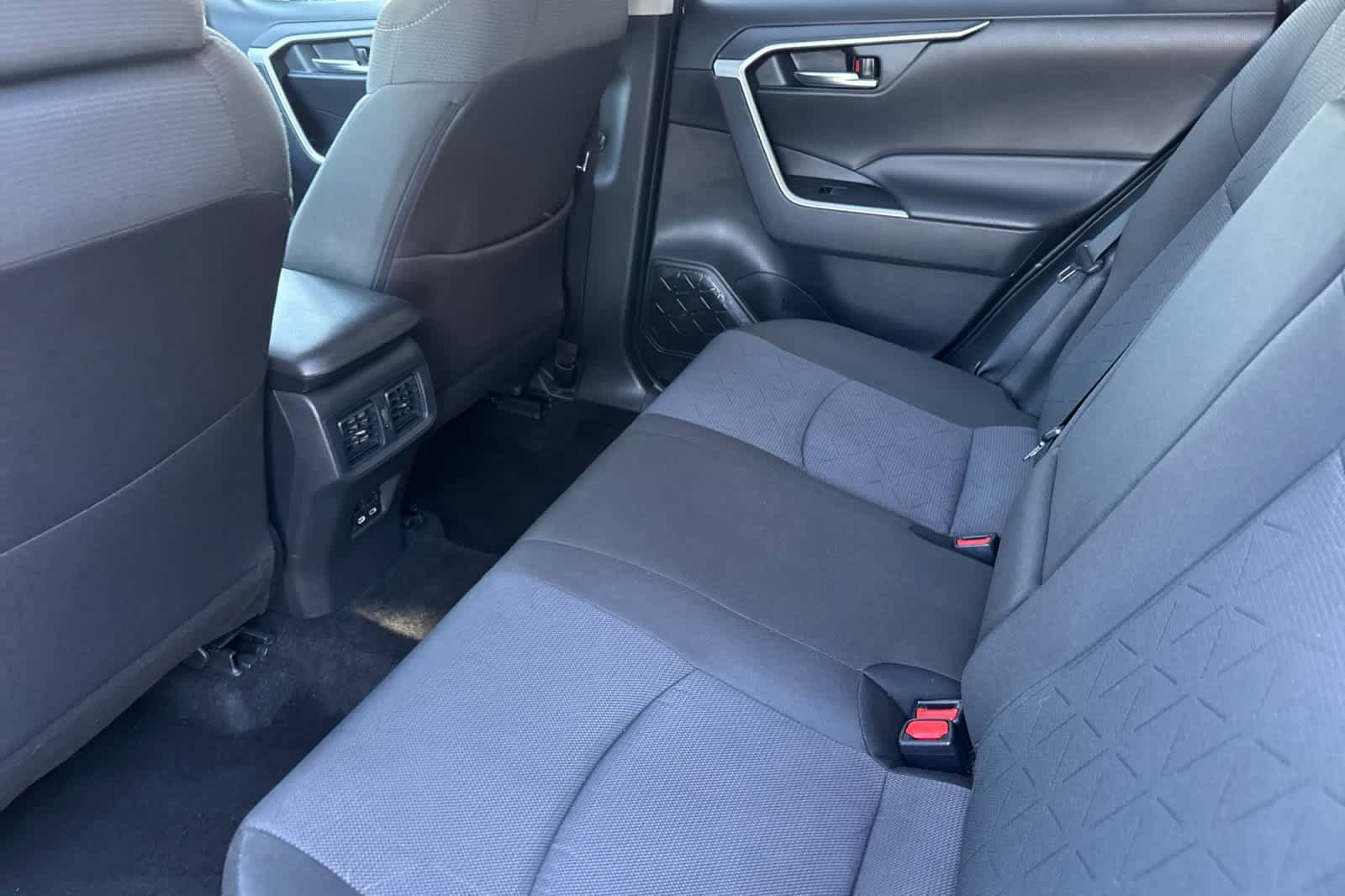 Used 2025 Toyota RAV4 XLE AWD/4WD image 4