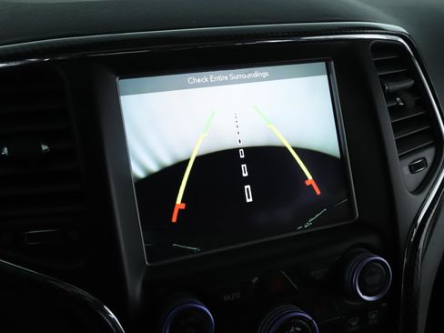 Used 2018 Jeep Grand Cherokee Altitude image 14