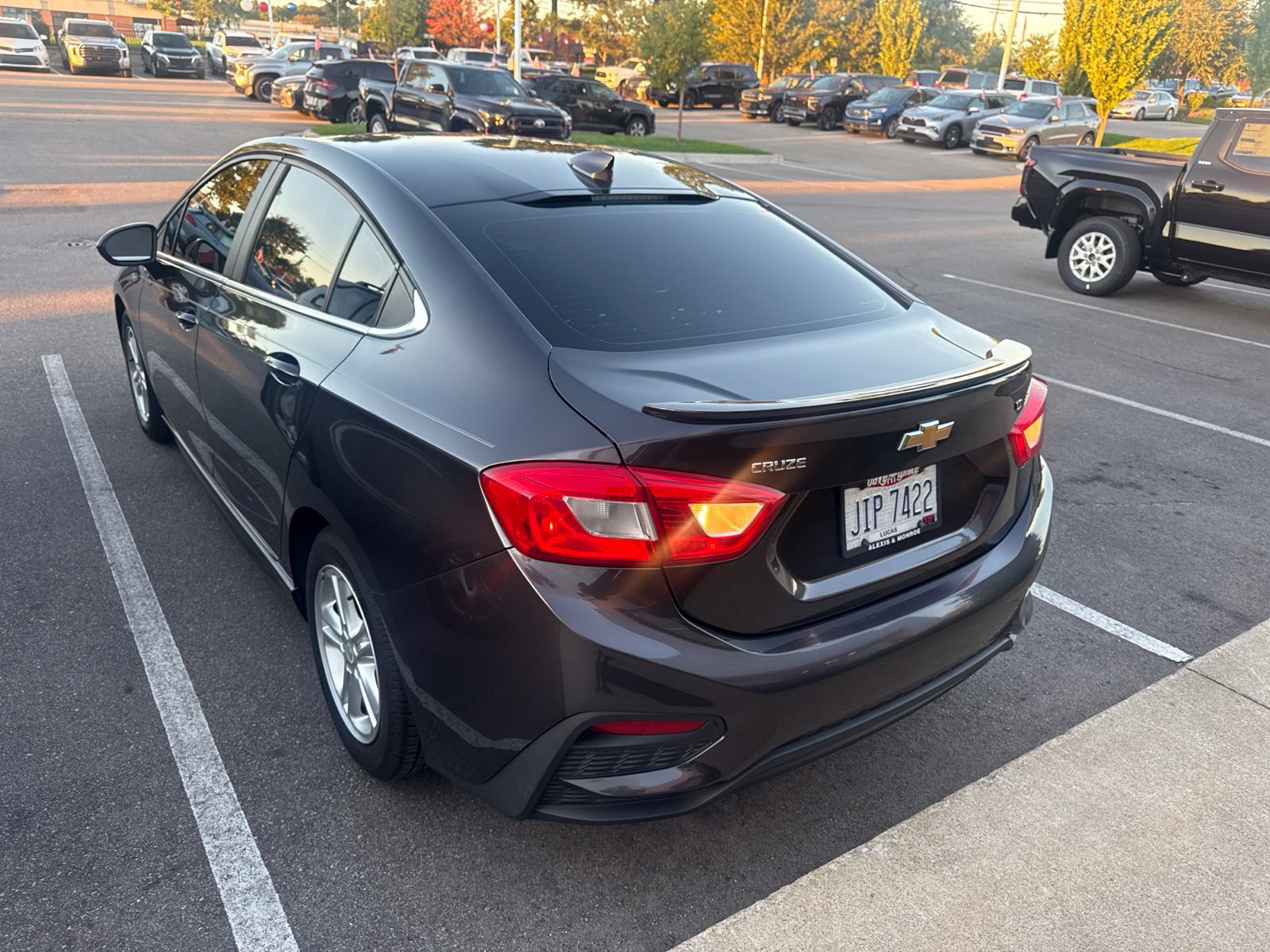 Used 2017 Chevrolet Cruze LT w/ Sun And Sound Package FWD image 4