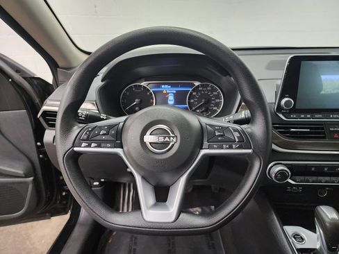 Used 2025 Nissan Altima 2.5 SV AWD/4WD image 14