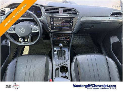 Used 2024 Volkswagen Tiguan SE w/ Panoramic Sunroof Package FWD image 10