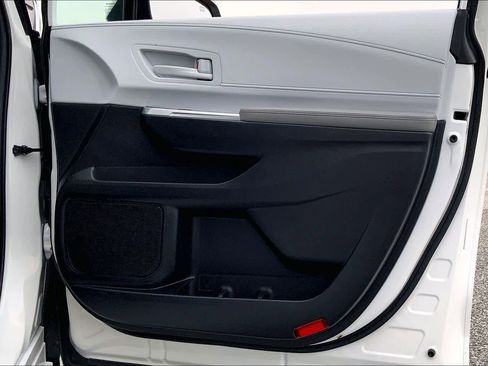 Used 2026 Toyota Sienna LE FWD image 22
