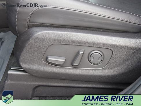 Used 2023 Kia Carnival LX FWD image 22