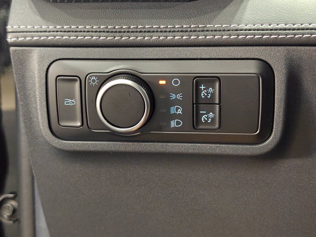 Used 2025 Ford Mustang Premium RWD image 59