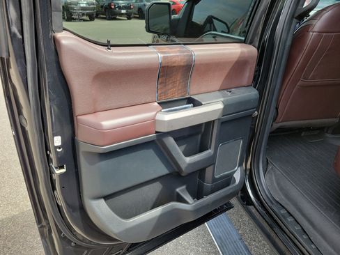 Used 2015 Ford F150 Platinum w/ Equipment Group 701A Luxury image 25