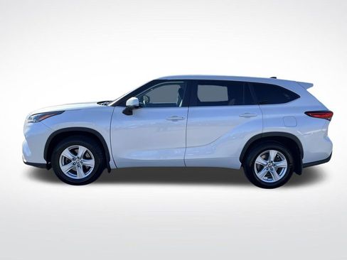 Used 2023 Toyota Highlander LE image 7