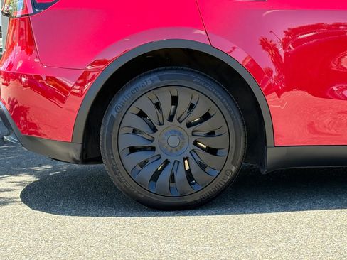 Used 2023 Tesla Model Y AWD image 26