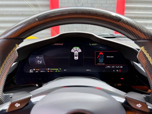 Used 2023 Ferrari SF90 Stradale Base image 38