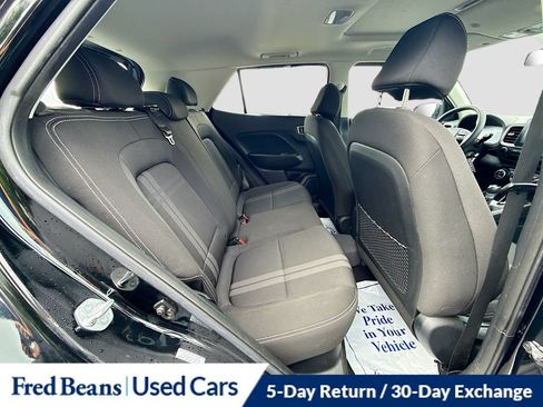 Used 2023 Hyundai Venue SEL FWD image 34