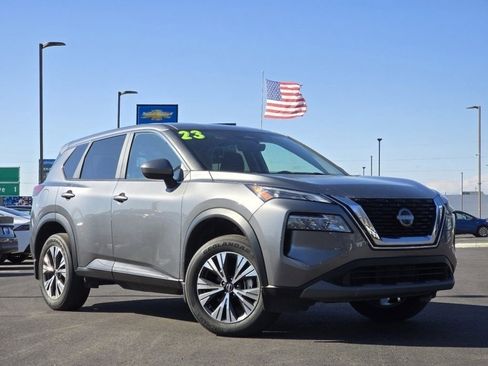 Used 2023 Nissan Rogue SV image 2