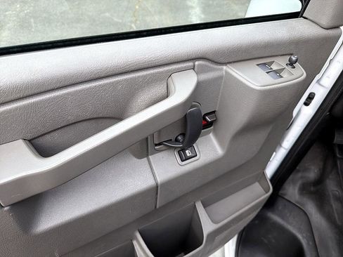 Used 2024 GMC Savana 2500 w/ Driver Convenience Package image 10