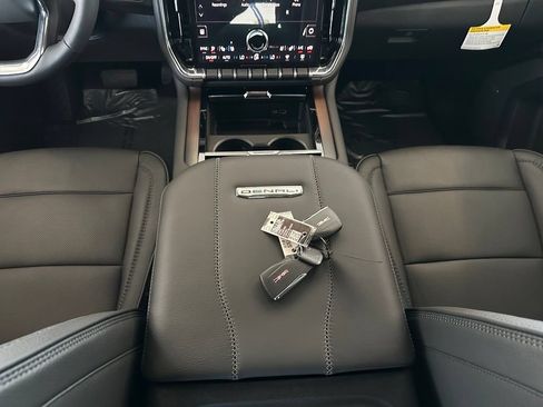 New 2026 GMC Yukon Denali w/ Advanced Technology Package AWD/4WD image 21