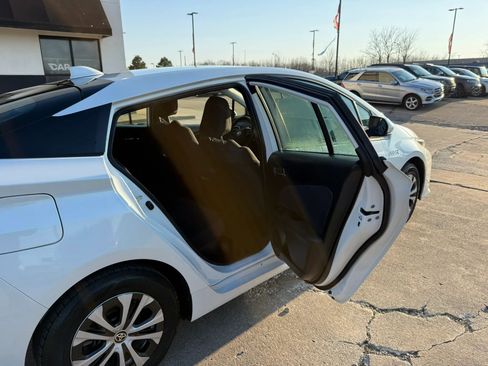 Used 2022 Toyota Prius Prime LE image 21