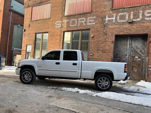 Used 2004 GMC Sierra 2500 SLE w/ Heavy-Duty Power Package AWD/4WD image 9