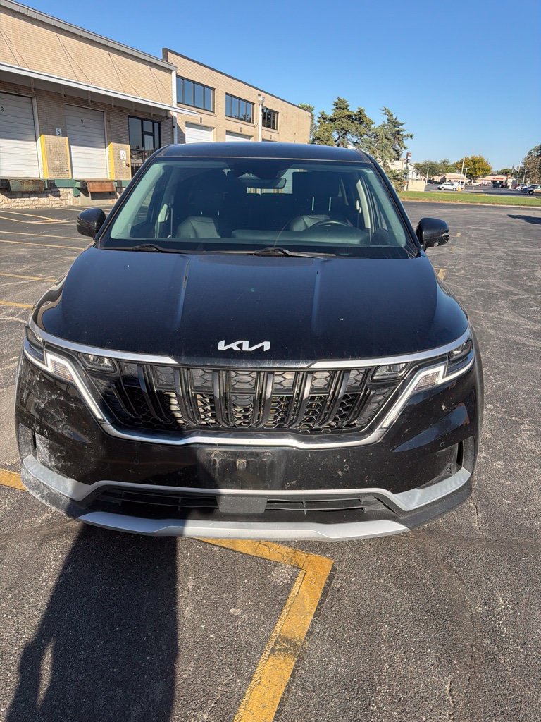 Used 2024 Kia Carnival EX FWD image 2