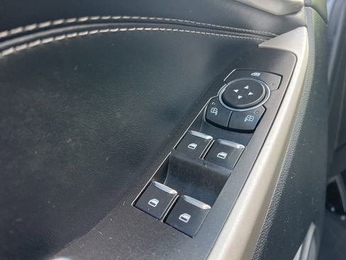 Used 2022 Ford Explorer XLT w/ Equipment Group 202A image 12