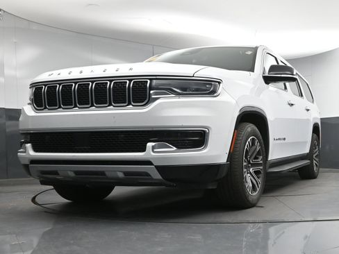 Used 2024 Jeep Wagoneer L Series II image 26