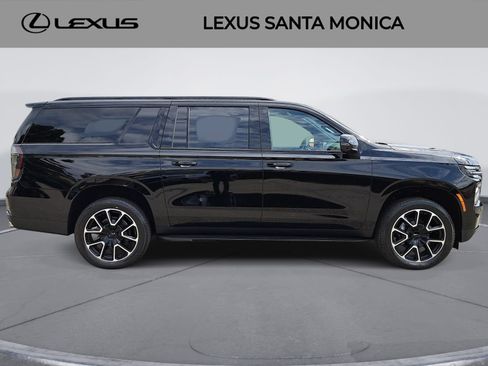 Used 2026 Chevrolet Suburban RST w/ Comfort Package RWD image 4