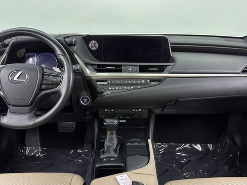 Used 2020 Lexus ES 300h ES 300h w/ Premium Package image 32