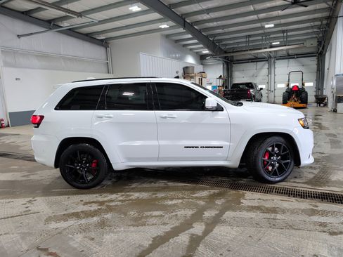 Used 2019 Jeep Grand Cherokee SRT image 2