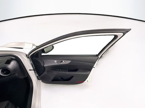 Used 2022 Kia Forte LXS FWD image 30
