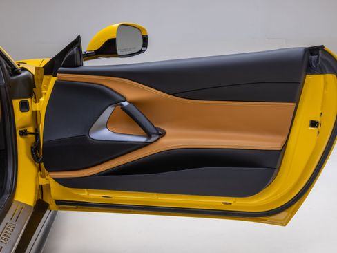 Used 2019 Ferrari 812 Superfast image 66