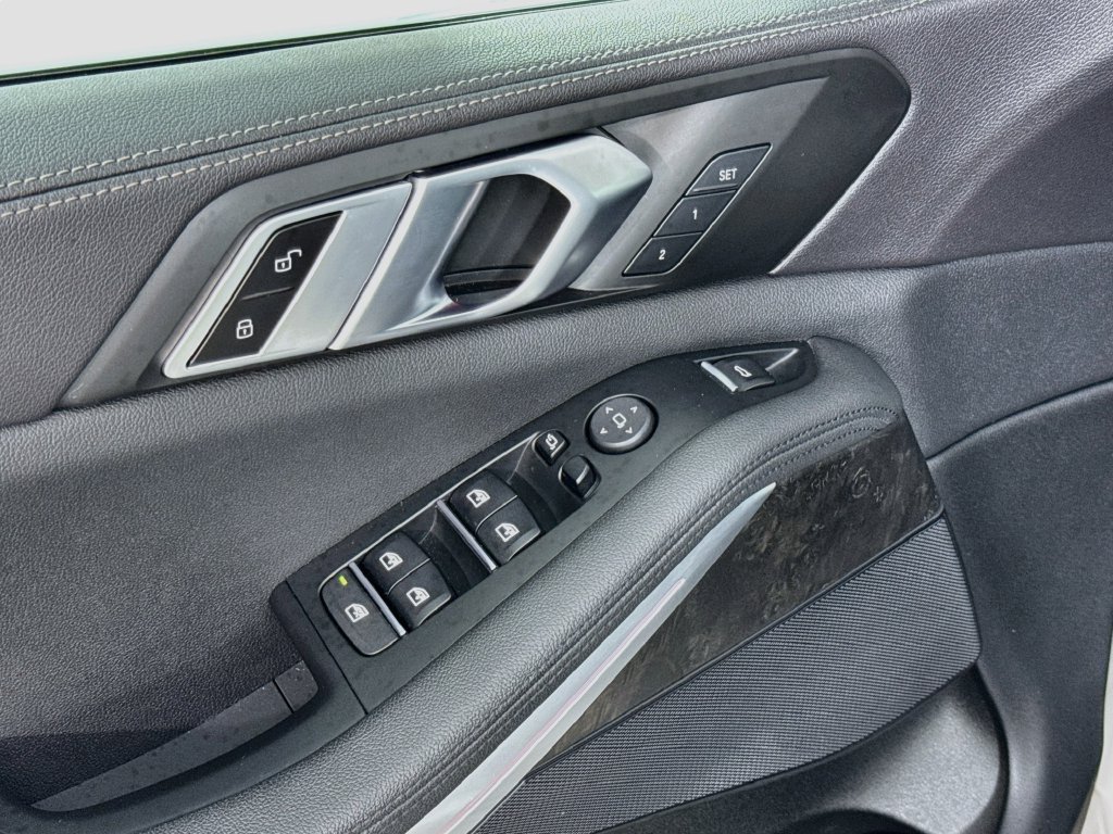 Used 2022 BMW X5 xDrive40i AWD/4WD image 25