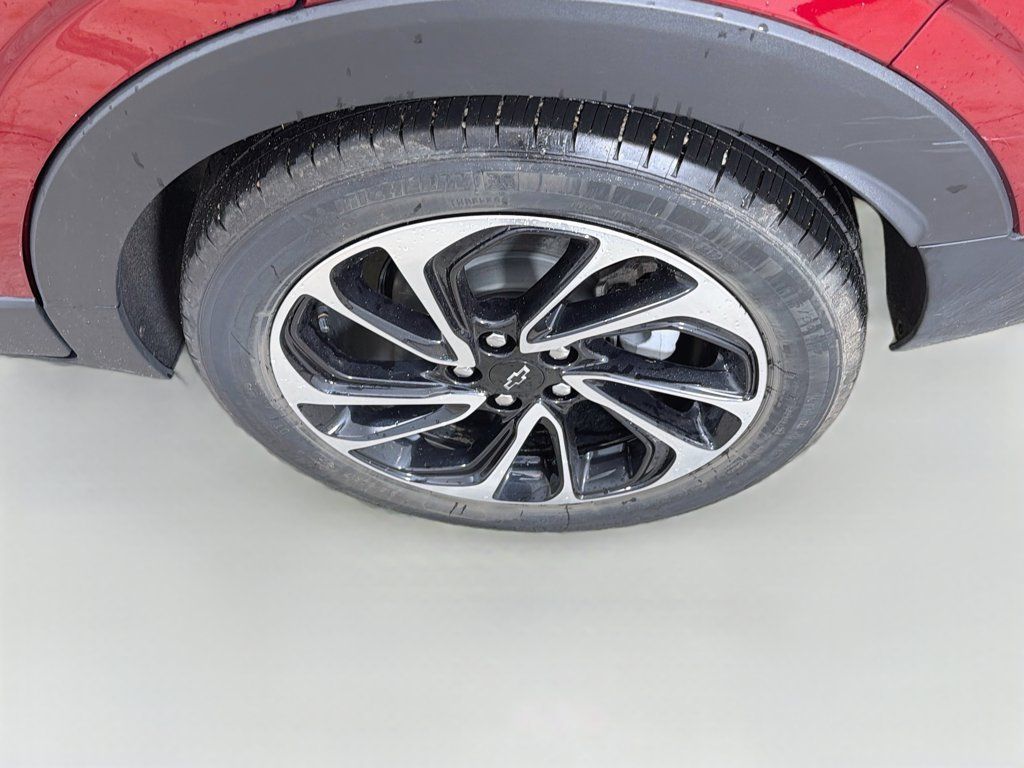 Used 2023 Chevrolet Bolt EUV Premier w/ Sun & Sound Package FWD image 31