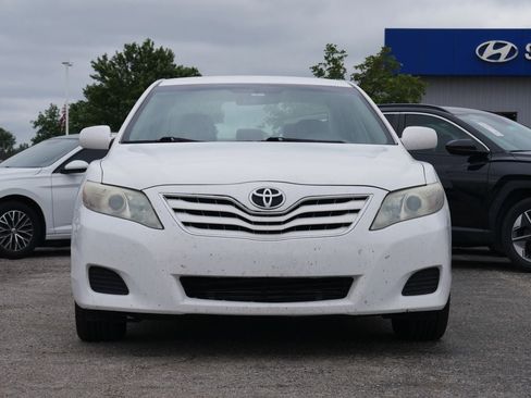 Used 2010 Toyota Camry FWD image 2