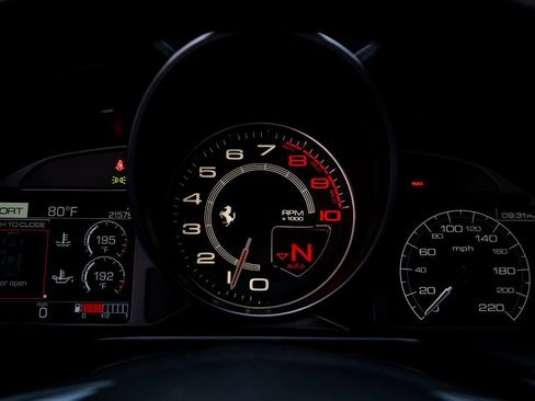 Used 2019 Ferrari Portofino RWD image 24