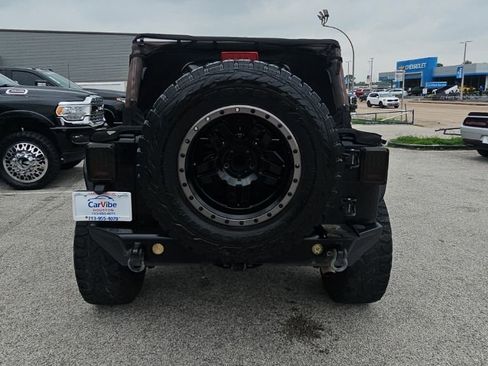 Used 2013 Jeep Wrangler Unlimited Rubicon w/ Connectivity Group AWD/4WD image 6