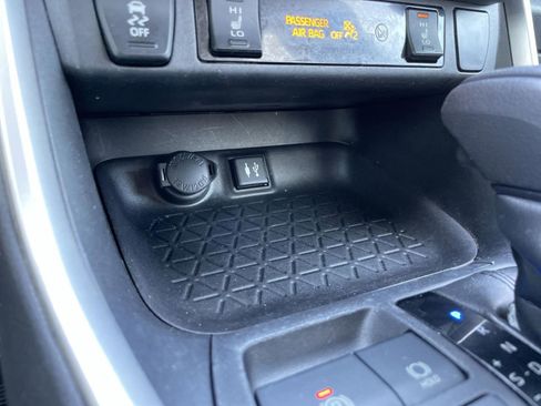 Used 2019 Toyota RAV4 XLE image 30